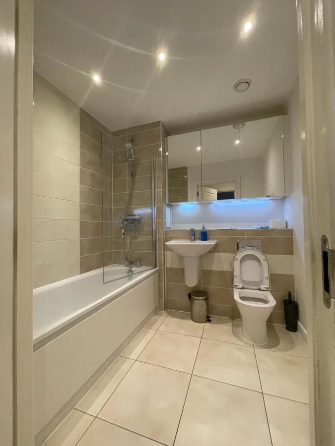 Amazing Apartment Moments Away From The Heart Of Londra Esterno foto